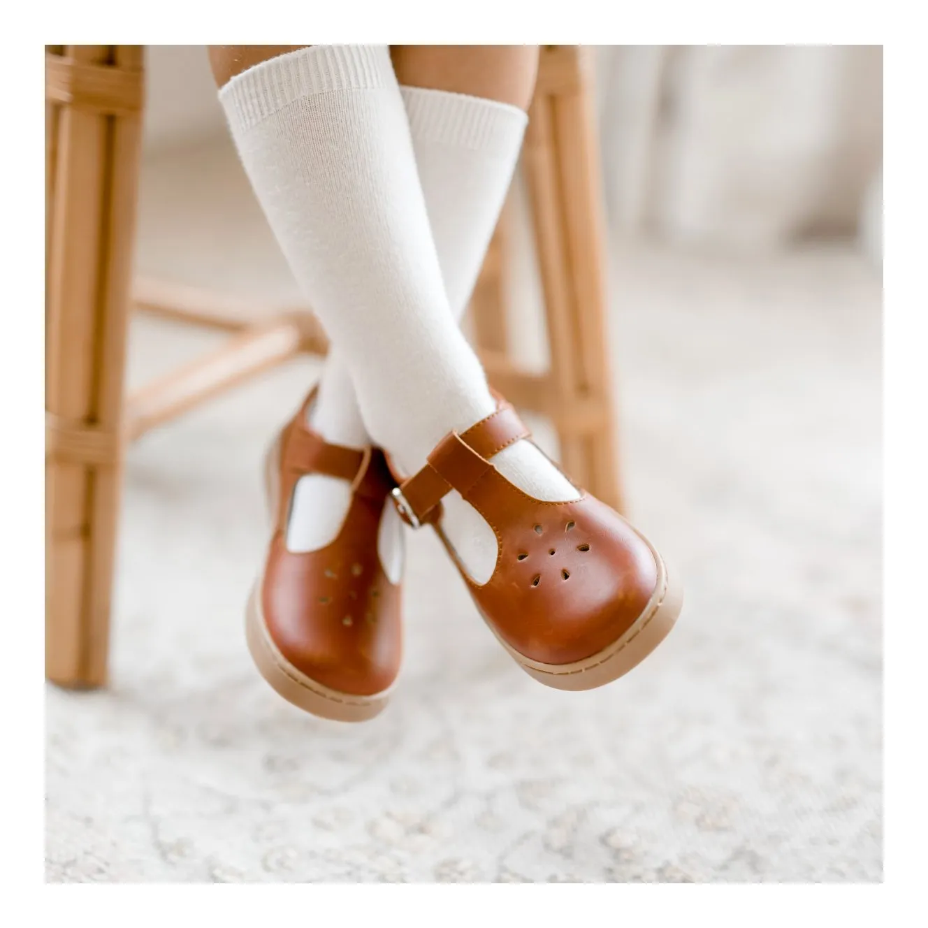 Chelsea Sporty T-Strap MJ | Cognac